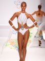 Silueta fara talie

Pentru a crea iluzia de talie, alegeti costume