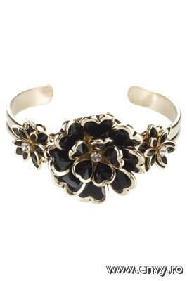 Bratara disponibila in magazinele Accessorize.