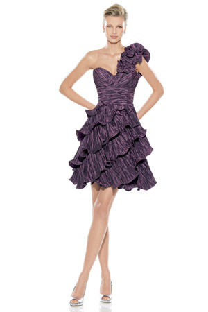 Rochie disponibila in magazinele Bien savvy.&nbsp;