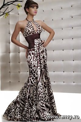 Rochie disponibila in magazinele Bien savvy.&nbsp;