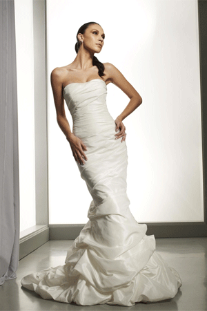 Rochie de mireasa stil sirena cu linii futuriste