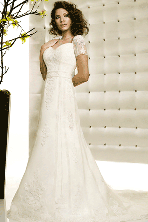 Rochie de mireasa delicata cu manecute