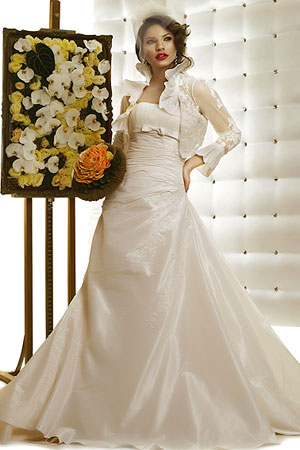 Rochie de mireasa disponibila in magazinele Bien Savvy.&nbsp;