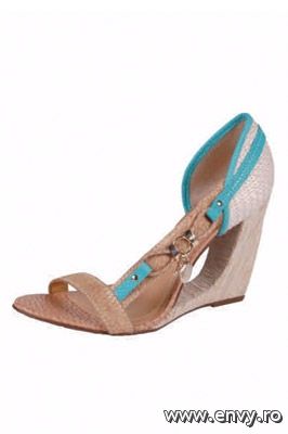 Pantofi de ocazie disponibili in Magazinele Il Passo.