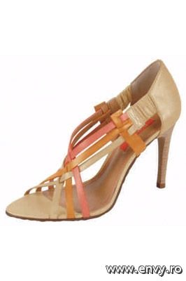 Pantofi de ocazie disponibili in Magazinele Il Passo.