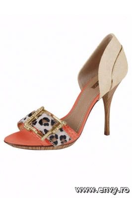 Pantofi de ocazie disponibili in Magazinele Il Passo.