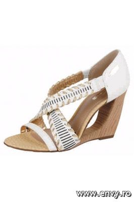 Pantofi de ocazie disponibili in Magazinele Il Passo.