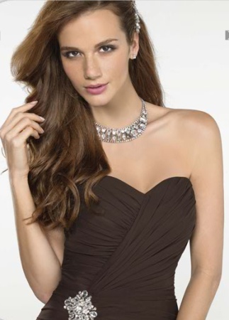Rochie de seara disponibila in magazinele Avangarde Brides, Colectia
