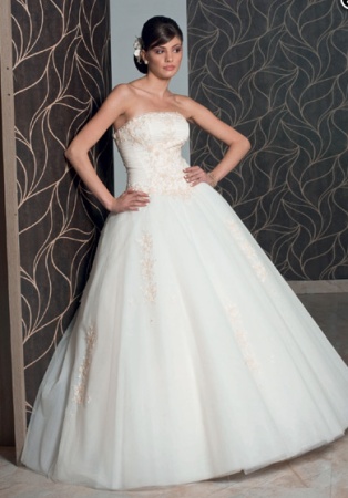 Rochie de mireasa disponibila in magazinele MayaFashion.&nbsp;