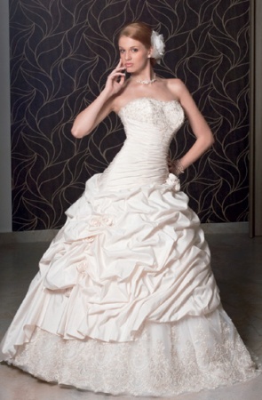 Rochie de mireasa disponibila in magazinele MayaFashion.&nbsp;