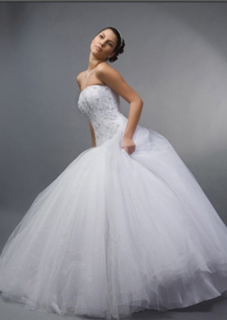 Rochie de mireasa disponibila in Magazinele Calin Events.&nbsp;