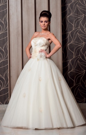 Rochie de mireasa disponibila in magazinele MayaFashion.&nbsp;
