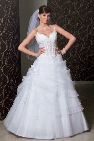 Rochie de mireasa disponibila in magazinele MayaFashion.&nbsp;