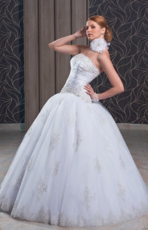 Rochie de mireasa disponibila in magazinele MayaFashion.&nbsp;