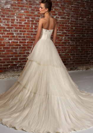 Rochie de mireasa disponibila in Magazinele AvangardeBrides, colectie