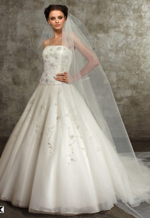 Rochie de mireasa disponibila in Magazinele AvangardeBrides, colectie
