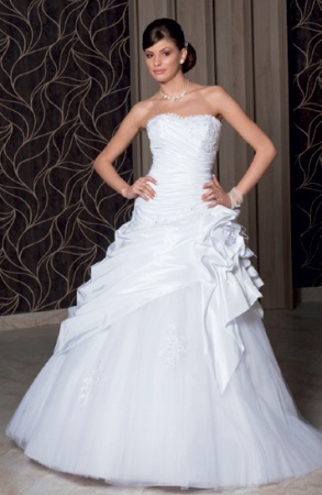 Rochie de mireasa disponibila in magazinele MayaFashion.&nbsp;