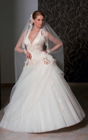 Rochie de mireasa disponibila in magazinele MayaFashion.&nbsp;
