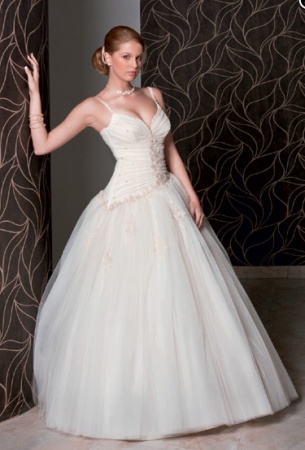Rochie de mireasa disponibila in magazinele MayaFashion.&nbsp;