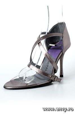 Sandale de ocazie disponibile in Magazinele Sepala.