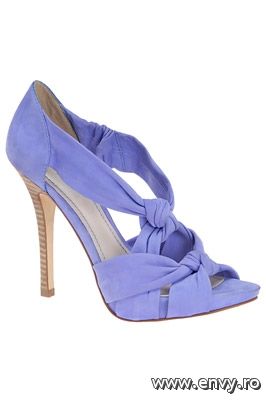 Sandale de ocazie disponibile in magazinele Aldo.