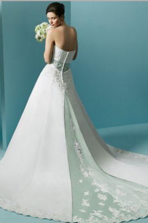 Rochie de mireasa disponibila in Magazinele Decosta Design.