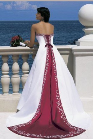 Rochie de mireasa disponibila in Magazinele Decosta Design.