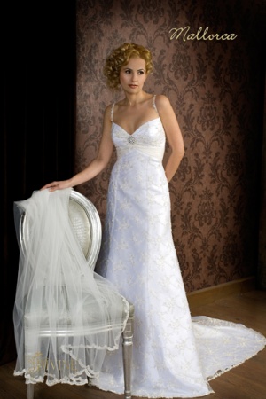 Rochie de mireasa disponibila in Magazinele Divine.