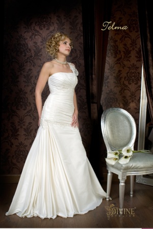 Rochie de mireasa disponibila in Magazinele Divine.