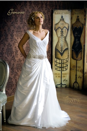 Rochie de mireasa disponibila in Magazinele Divine.