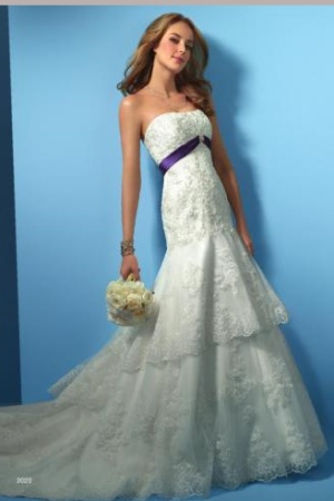 Rochie de mireasa disponibila in Magazinele Decosta Design.