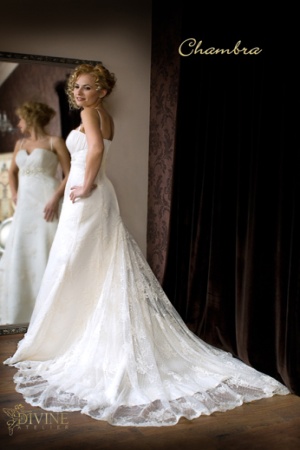 Rochie de mireasa disponibila in Magazinele Divine.