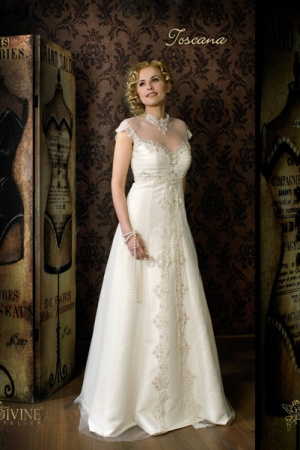 Rochie de mireasa disponibila in Magazinele Divine.