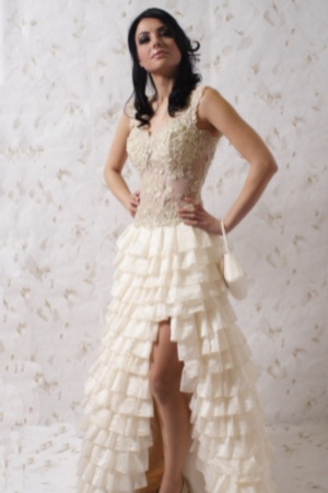 Rochie de mireasa disponibila in Magazinele Darfil.
