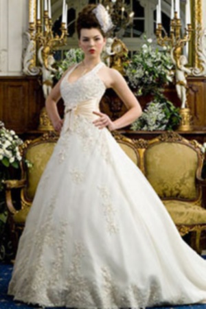 Rochie de mireasa disponibila in Magazinele Calin Events.