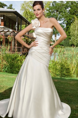 Rochie de mireasa disponibila in Magazinele Avangarde Brides.