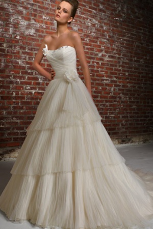 Rochie de mireasa disponibila in Magazinele Avangarde Brides.