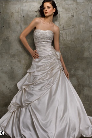 Rochie de mireasa disponibila in Magazinele Avangarde Brides.