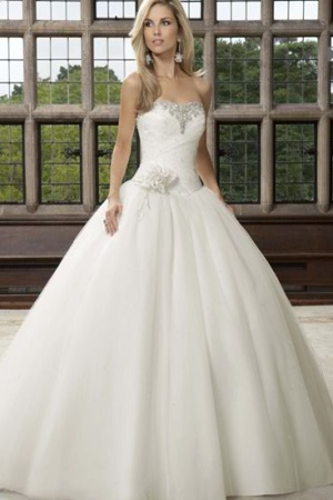Rochie de mireasa disponibila in Magazinele Avangarde Brides.