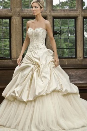 Rochie de mireasa disponibila in Magazinele Avangarde Brides.