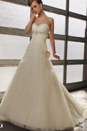 Rochie de mireasa disponibila in Magazinele Avangarde Brides.