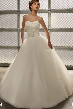 Rochie de mireasa disponibila in Magazinele Avangarde Brides.