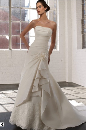Rochie de mireasa disponibila in Magazinele Avangarde Brides.