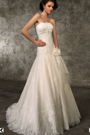 Rochie de mireasa disponibila in Magazinele Avangarde Brides.