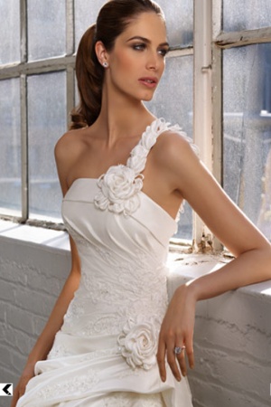 Rochie de mireasa disponibila in Magazinele Avangarde Brides.