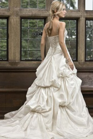 Rochie de mireasa disponibila in Magazinele Avangarde Brides.