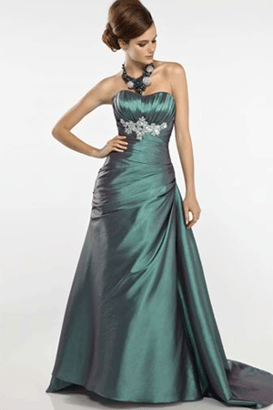 Rochie de ocazie diponibila in magazinele Avangarde Brides.
