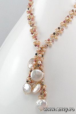 Colier de mireasa disponibil in Magazinele Be Precious.