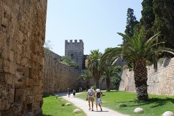 Rodos este o insula aflata in partea de sud-est a Turciei, in zona