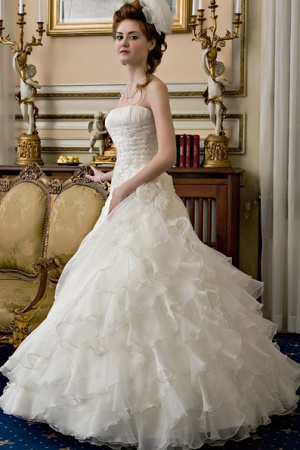 Rochie de mireasa disponibila in magazinele Calin Events.&nbsp;